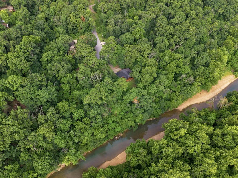 Treetop Retreat-MTB Oasis-1mi to Tunnel Vision House in Bella Vista