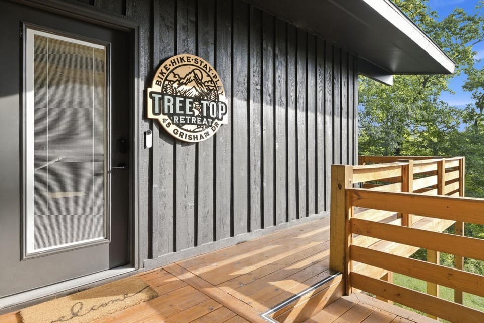 Treetop Retreat-MTB Oasis-1mi to Tunnel Vision House in Bella Vista