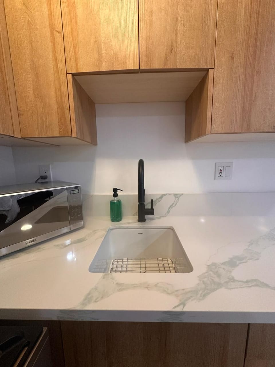 Renovated Private Studio Suite & Kitchen & Parking Apartment in Hacienda Heights