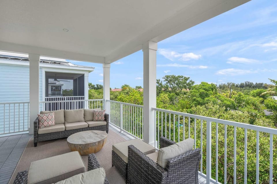 Sea Salt at Hunters Point A Luxury Waterfront Villa Retreat by Mainsail Vacation Rentals House in Cortez