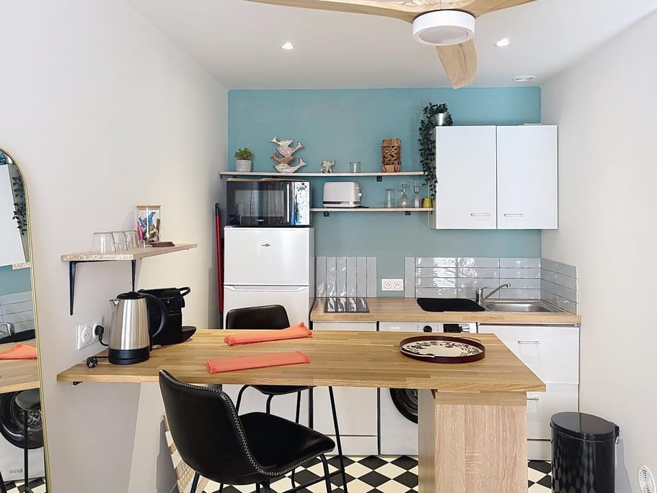 Coffee/tea facilities, Kitchen or kitchenette, Dining area, oven, pet friendly, stove, toaster