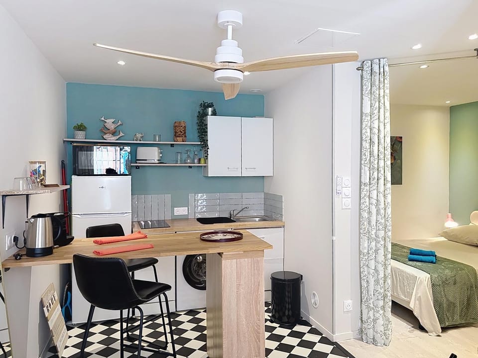 Bed, Kitchen or kitchenette, Dining area, Bedroom