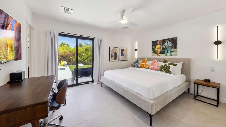 Nicola Oasis Private Pool w Tanning Ledge 4BR House in Palm Springs