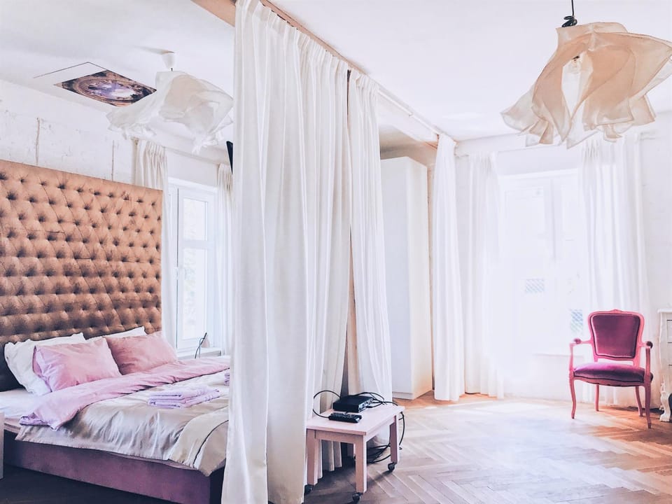 Bed, Bathroom, Bedroom, On site