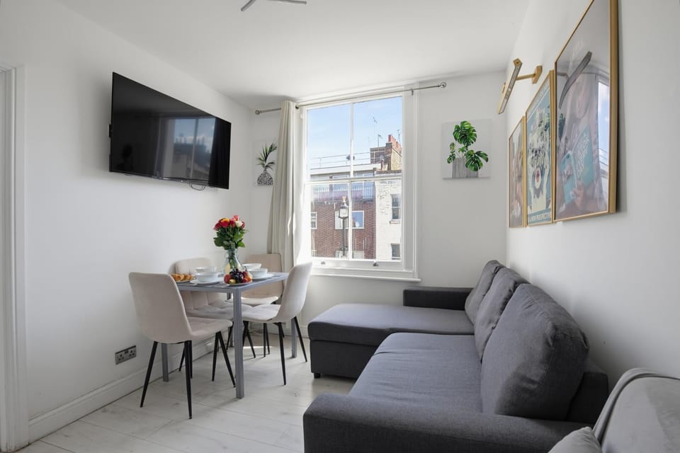 TV and multimedia, Living room, Dining area