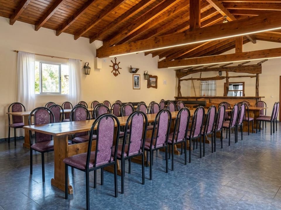 Restaurant/places to eat, Banquet/Function facilities