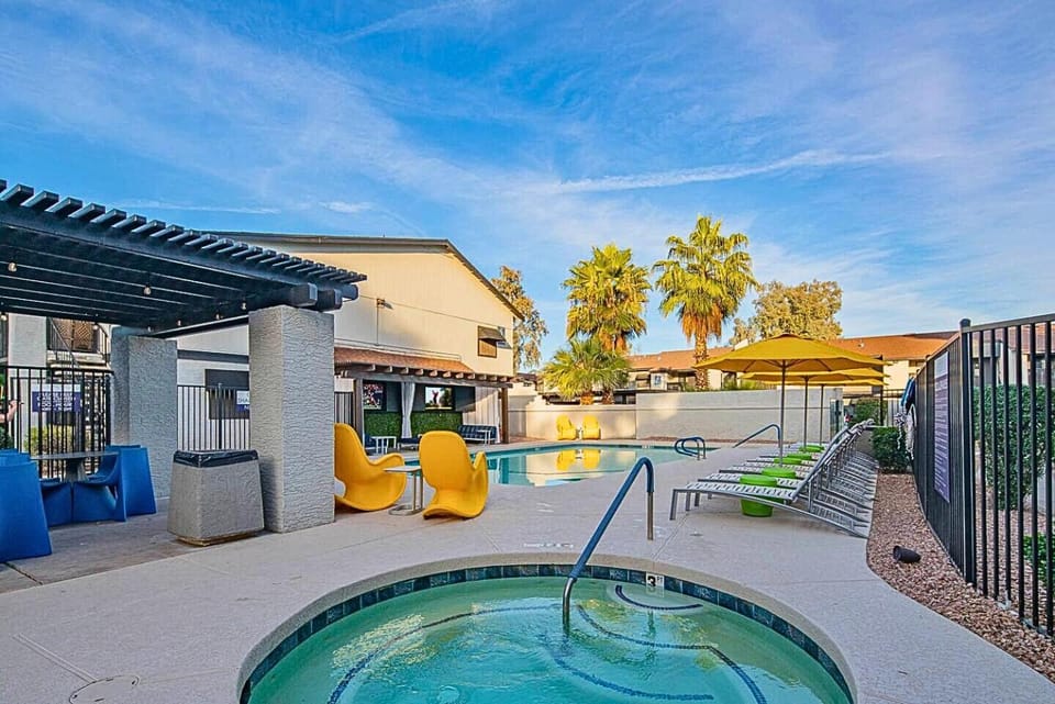 Pool view, Swimming pool, sunbed