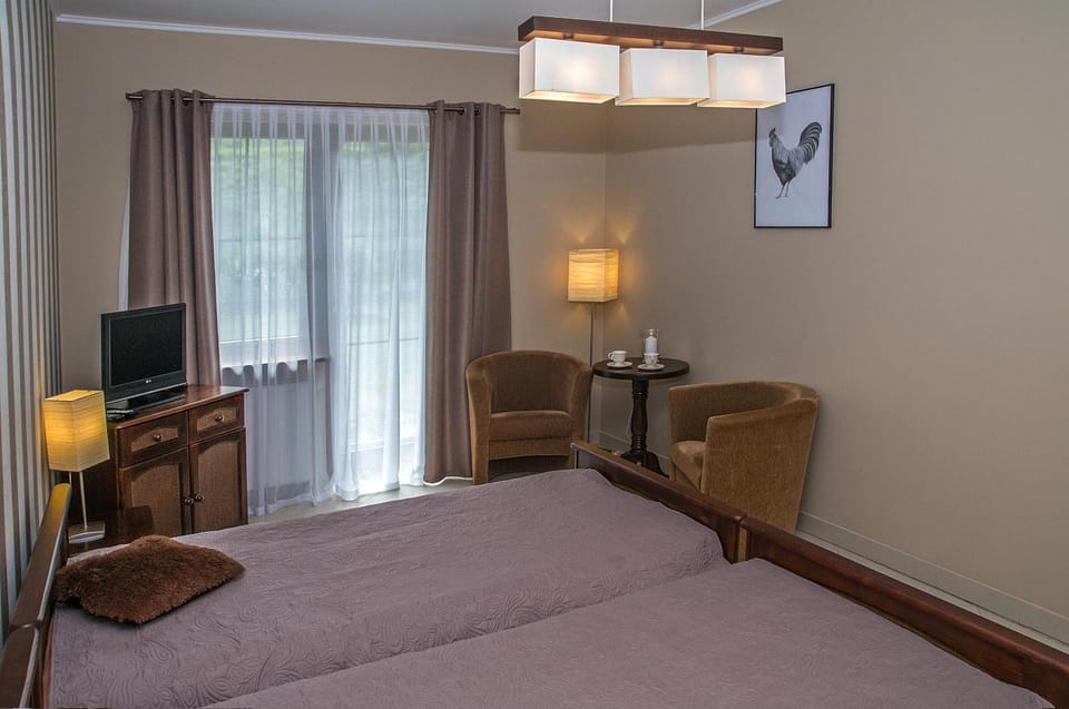 Bed, Seating area