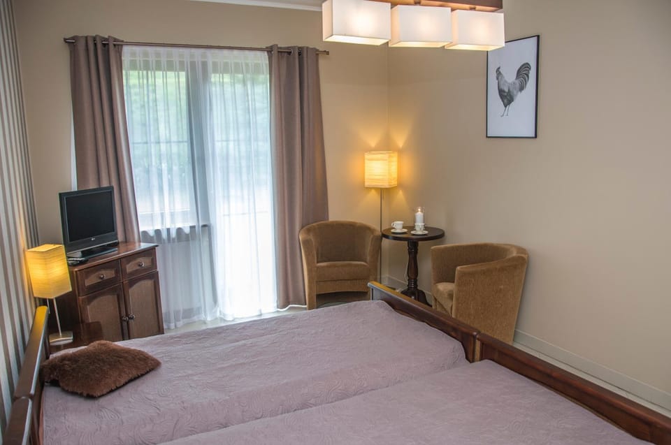 Bed, Seating area