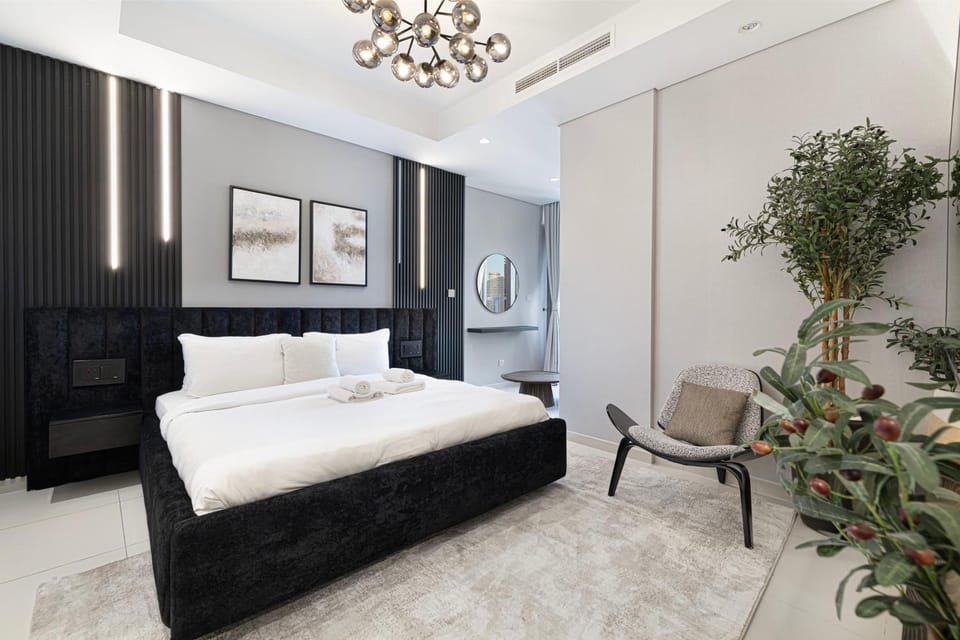 Bed, Photo of the whole room, Seating area, Bedroom
