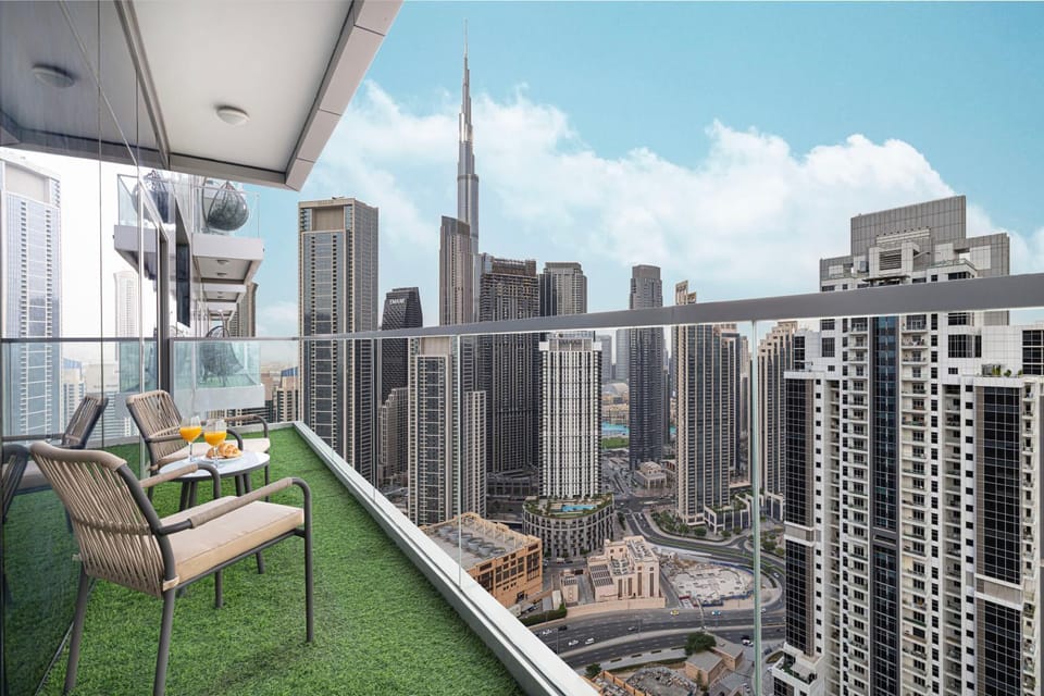 Property building, Day, View (from property/room), Balcony/Terrace, City view, Landmark view