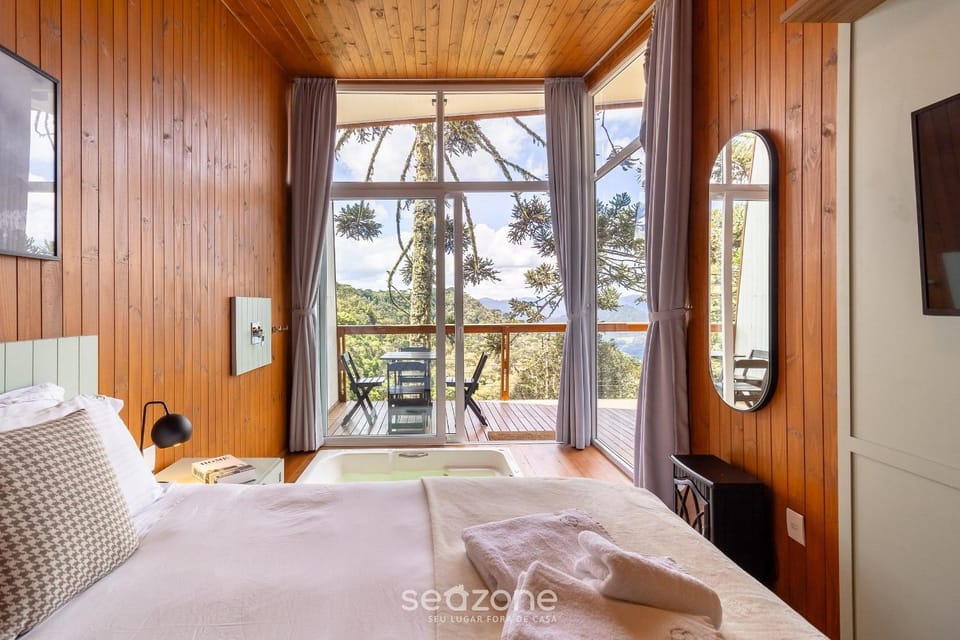 Hot Tub, Bedroom, Mountain view