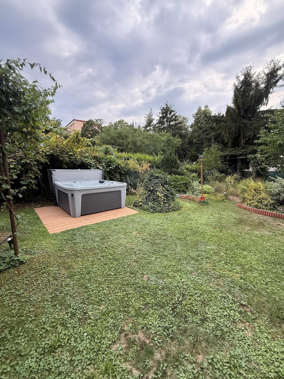 Natural landscape, Garden, Hot Tub, Garden view
