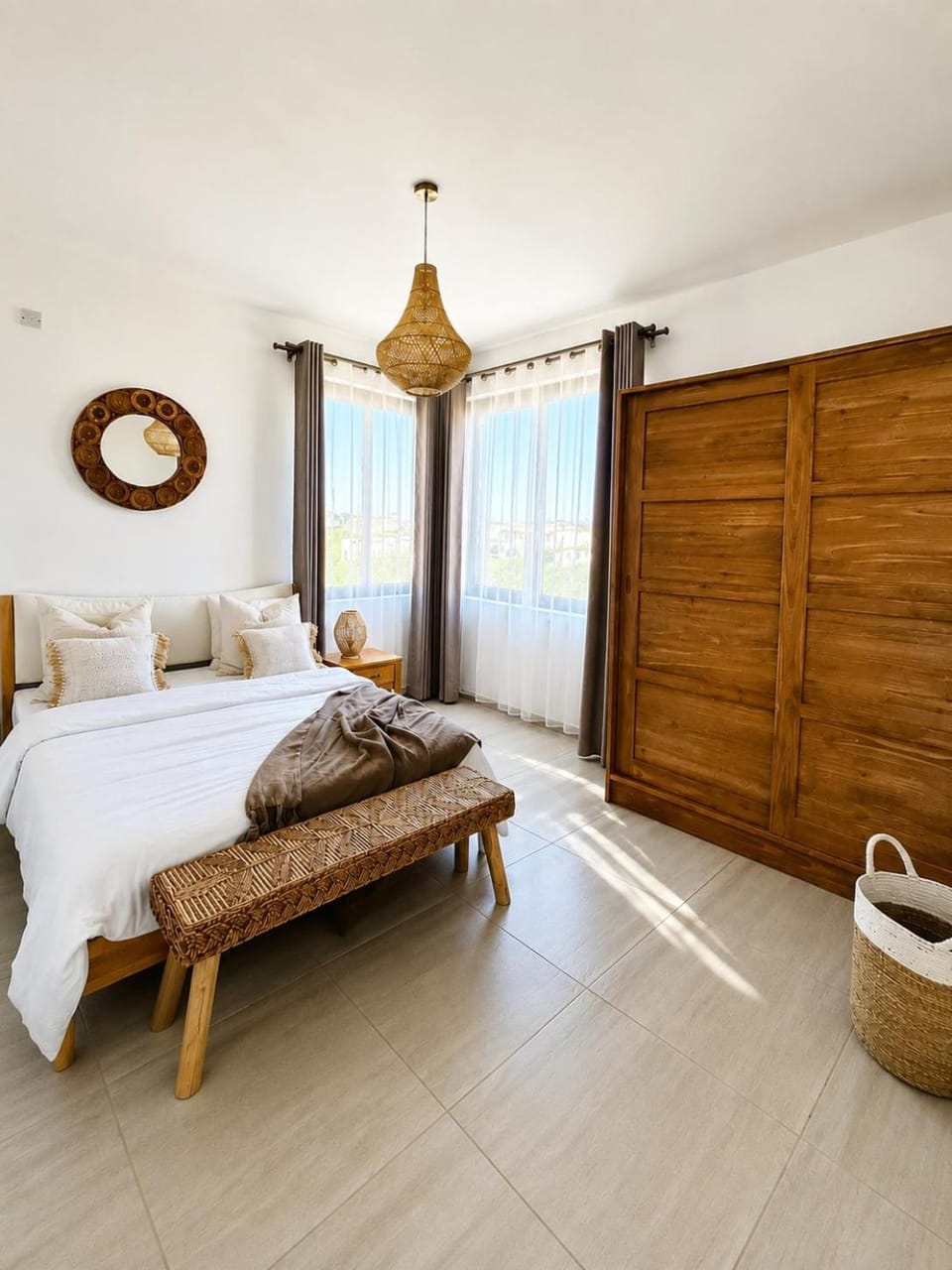Photo of the whole room, Bedroom, wardrobe