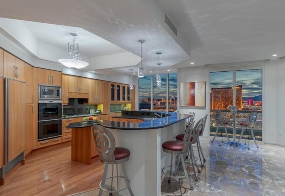 Luxury Penthouse with Spectacular Strip Views Apartment in Las Vegas Strip