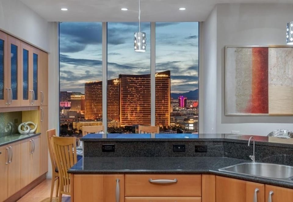 Luxury Penthouse with Spectacular Strip Views Apartment in Las Vegas Strip