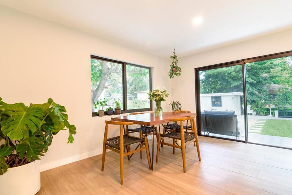 Modern 3 Bedroom Oasis Villa in Coral Gables