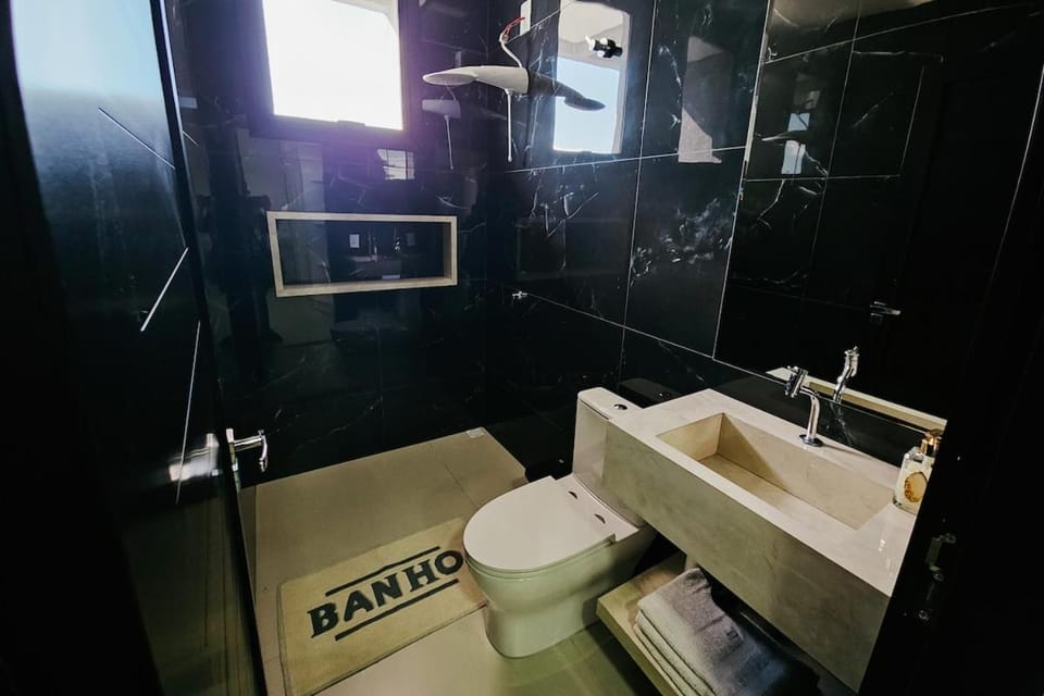 Shower, Toilet