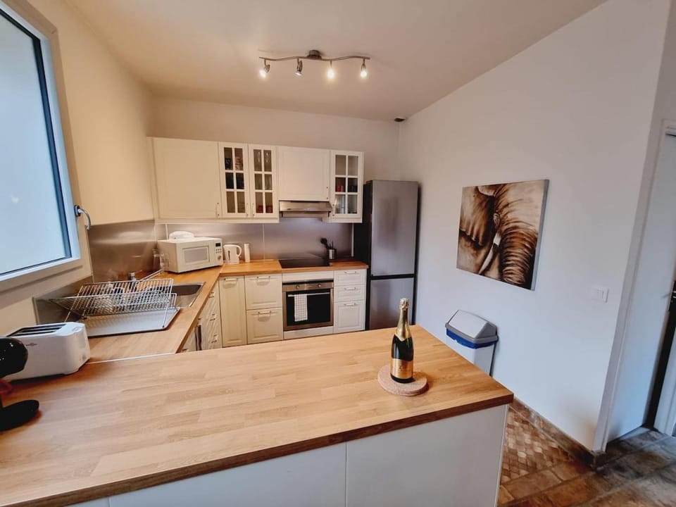 Family home with garden quiet near Paris House in Île-de-France