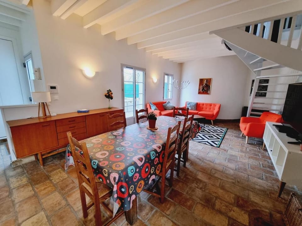 Family home with garden quiet near Paris House in Île-de-France