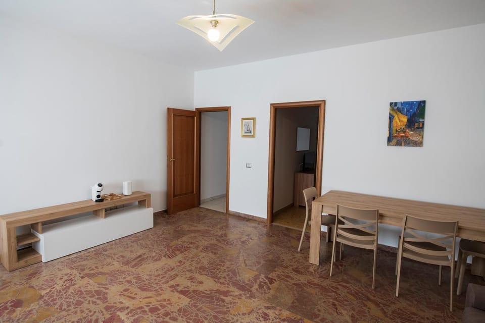 Coffee/tea facilities, Living room, Photo of the whole room, Dining area, Lunch