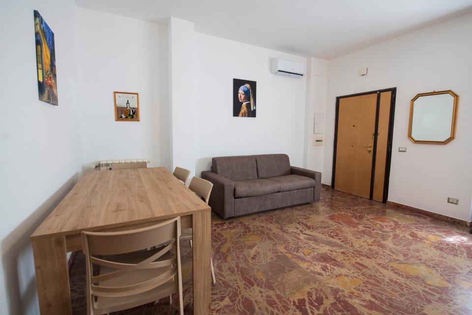Living room, Photo of the whole room, Dining area
