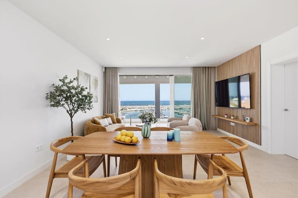 Modern Puerto Banus Frontline Penthouse Apartment in Marbella
