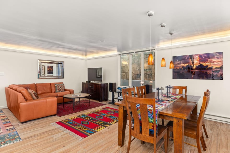 TV and multimedia, Living room, Seating area