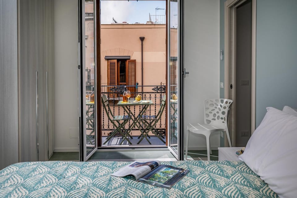 Bed, View (from property/room), Balcony/Terrace, Photo of the whole room, Dining area, Bedroom, towels