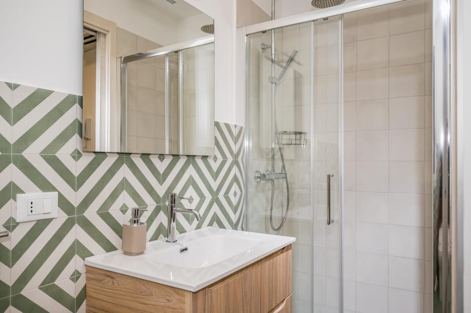 Shower, Bathroom, towels