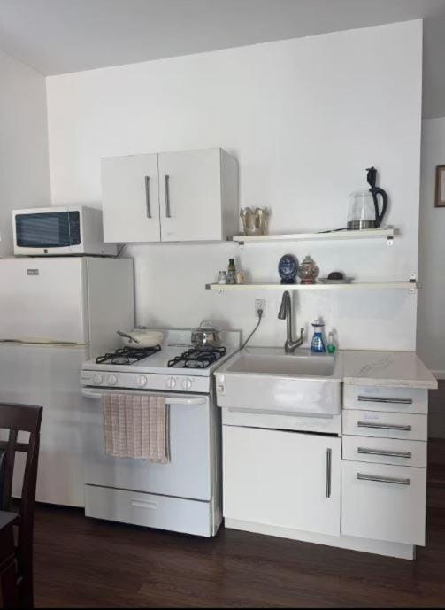1B1B Santa Monica West LA Guesthouse Parking On Site House in Santa Monica