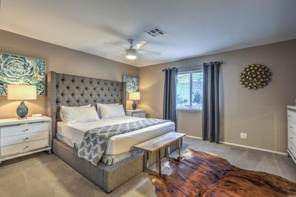 Las Vegas Retreat- Private Pool Game Room & Spa House in Las Vegas