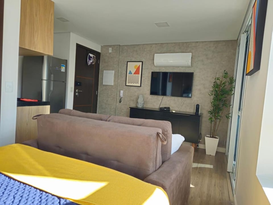 Communal lounge/ TV room, TV and multimedia, Living room, air conditioner