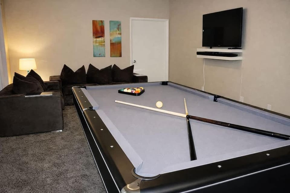 Private Pool & Spa Monthly Stay Pool Table House in Summerlin