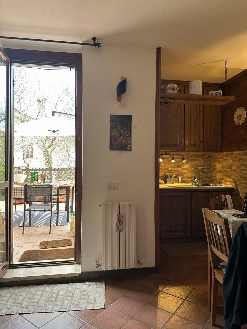 Kitchen or kitchenette, Dining area