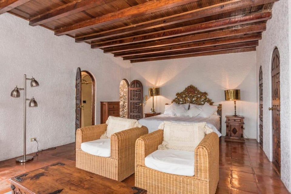 Old World Charm & Amazing Views in Historic Center House in San Miguel de Allende