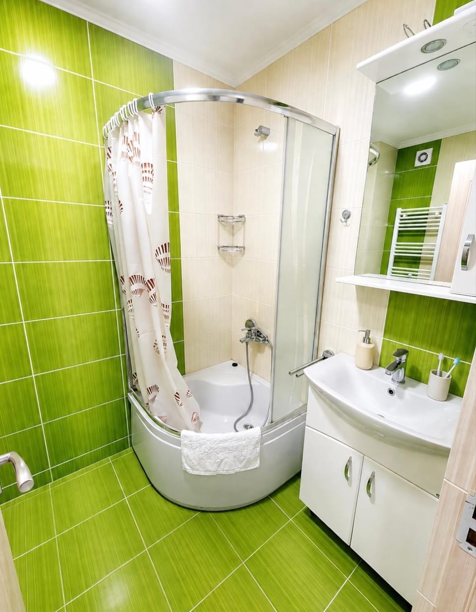 Modern Apartment Free Parking Ideal for Business & Couples Apartment in Chișinău