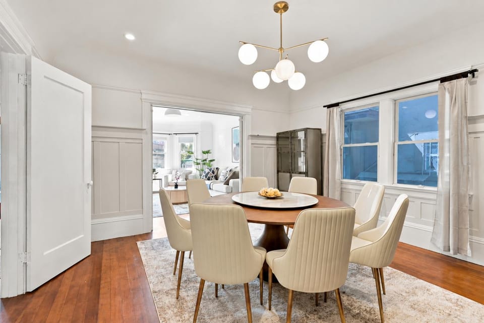 Photo of the whole room, Seating area, Dining area