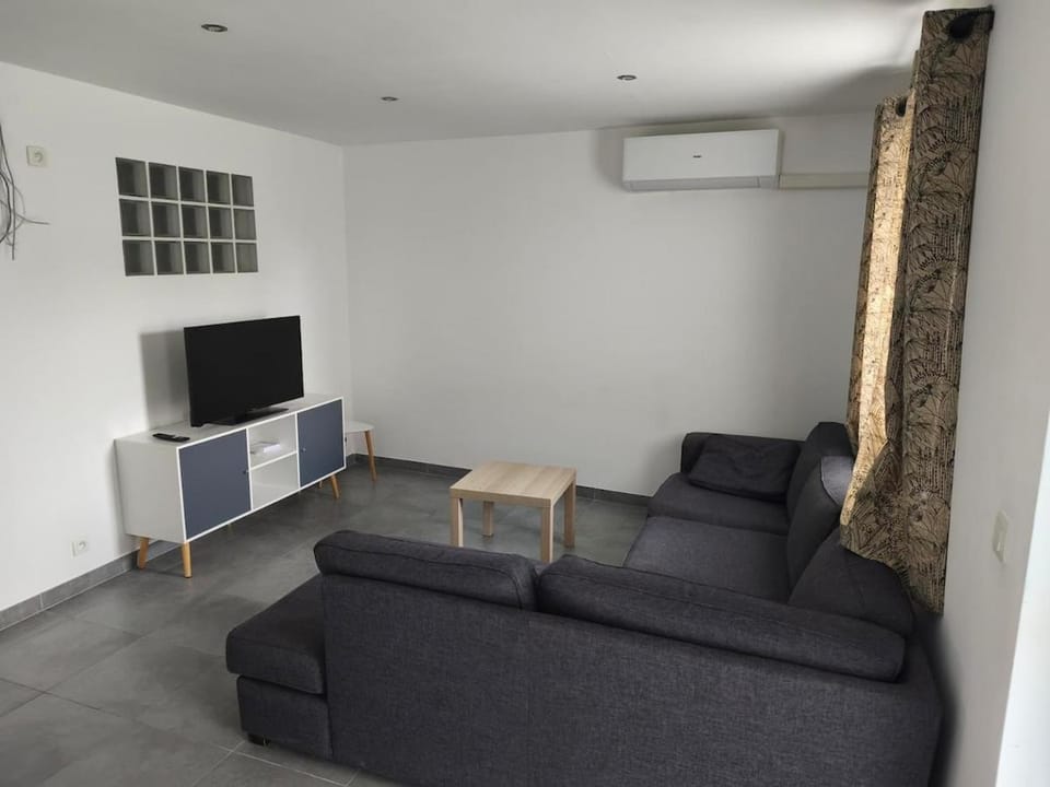 TV and multimedia, Living room, air conditioner