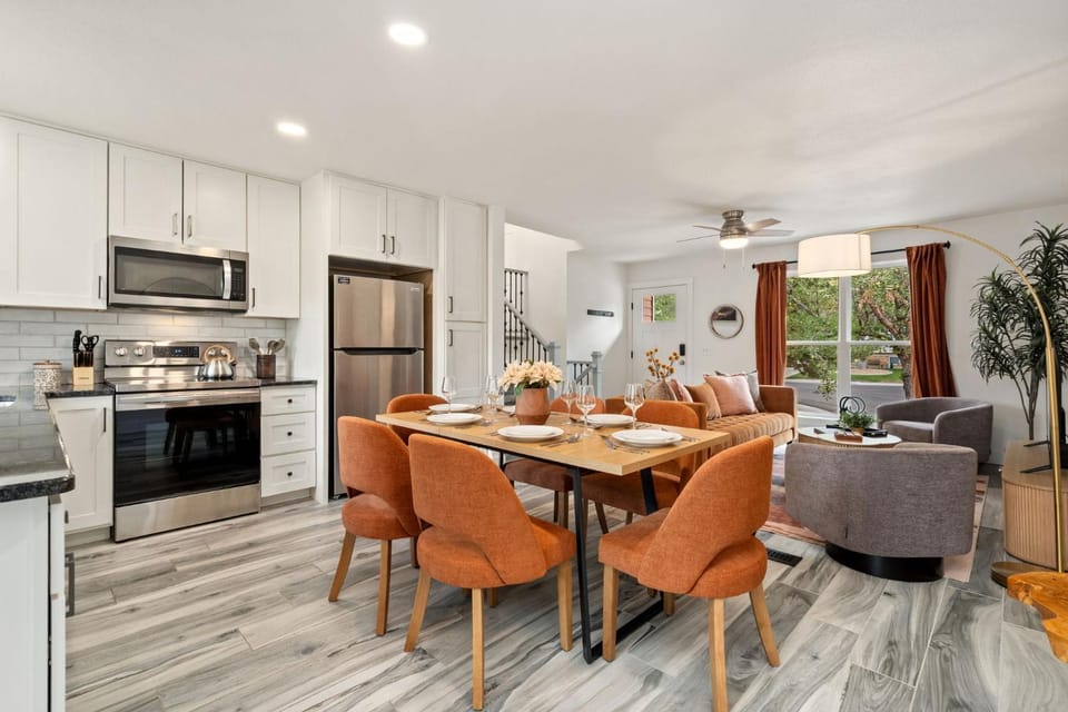 Kitchen or kitchenette, Living room, Dining area, microwave, oven, kitchen, air conditioner