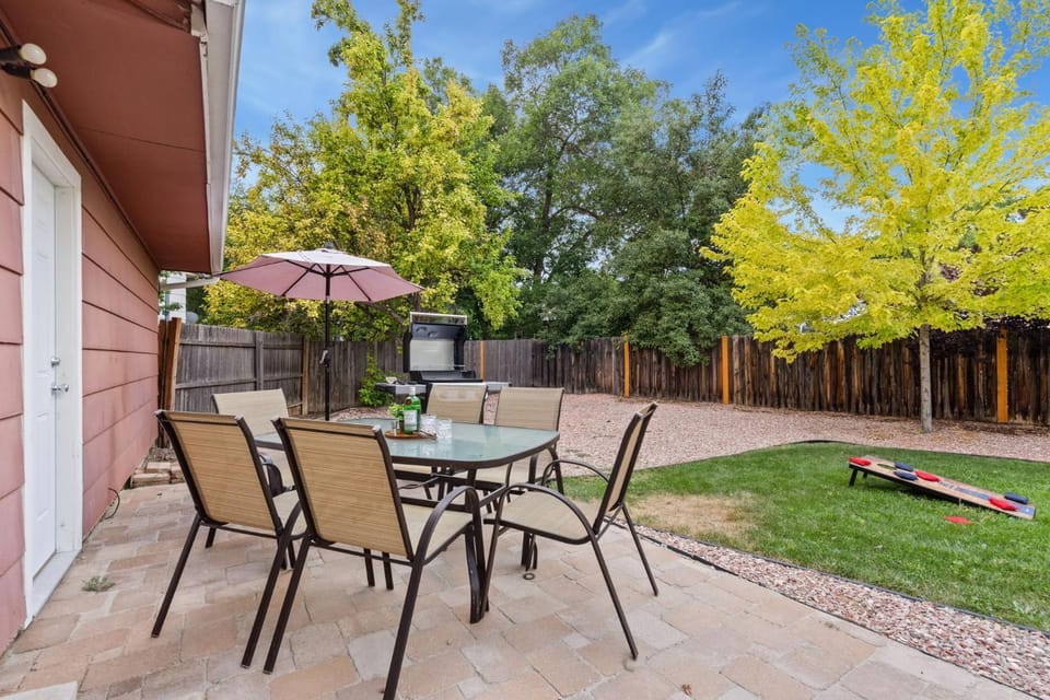Patio, Day, BBQ facilities, Garden, Seating area, Autumn, Sports