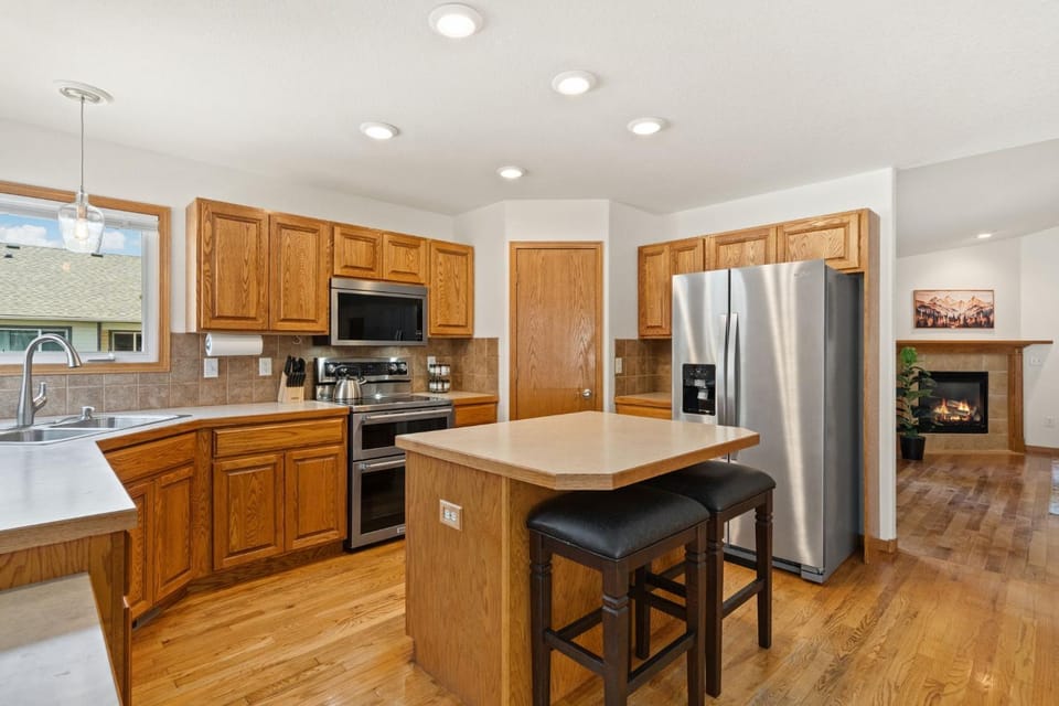Kitchen or kitchenette, microwave, minibar, oven, stove, toaster, kitchen