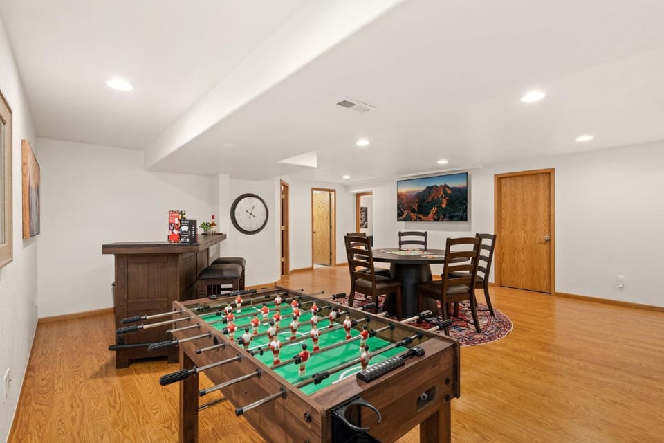 Game Room, Seating area, Dining area, furniture