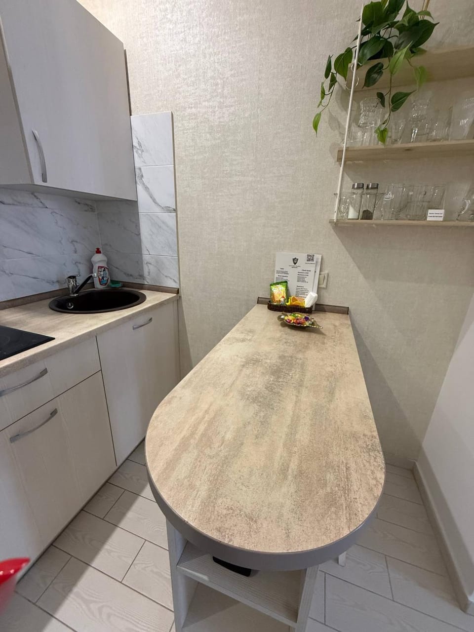 Kitchen or kitchenette, Dining area, minibar, stove