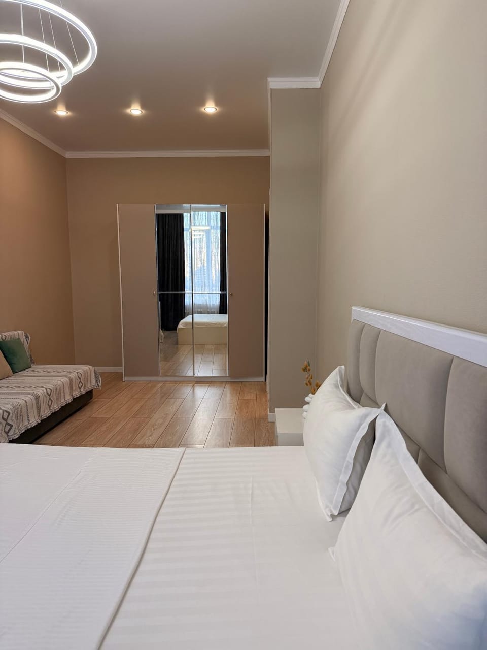 Bed, Photo of the whole room, Seating area