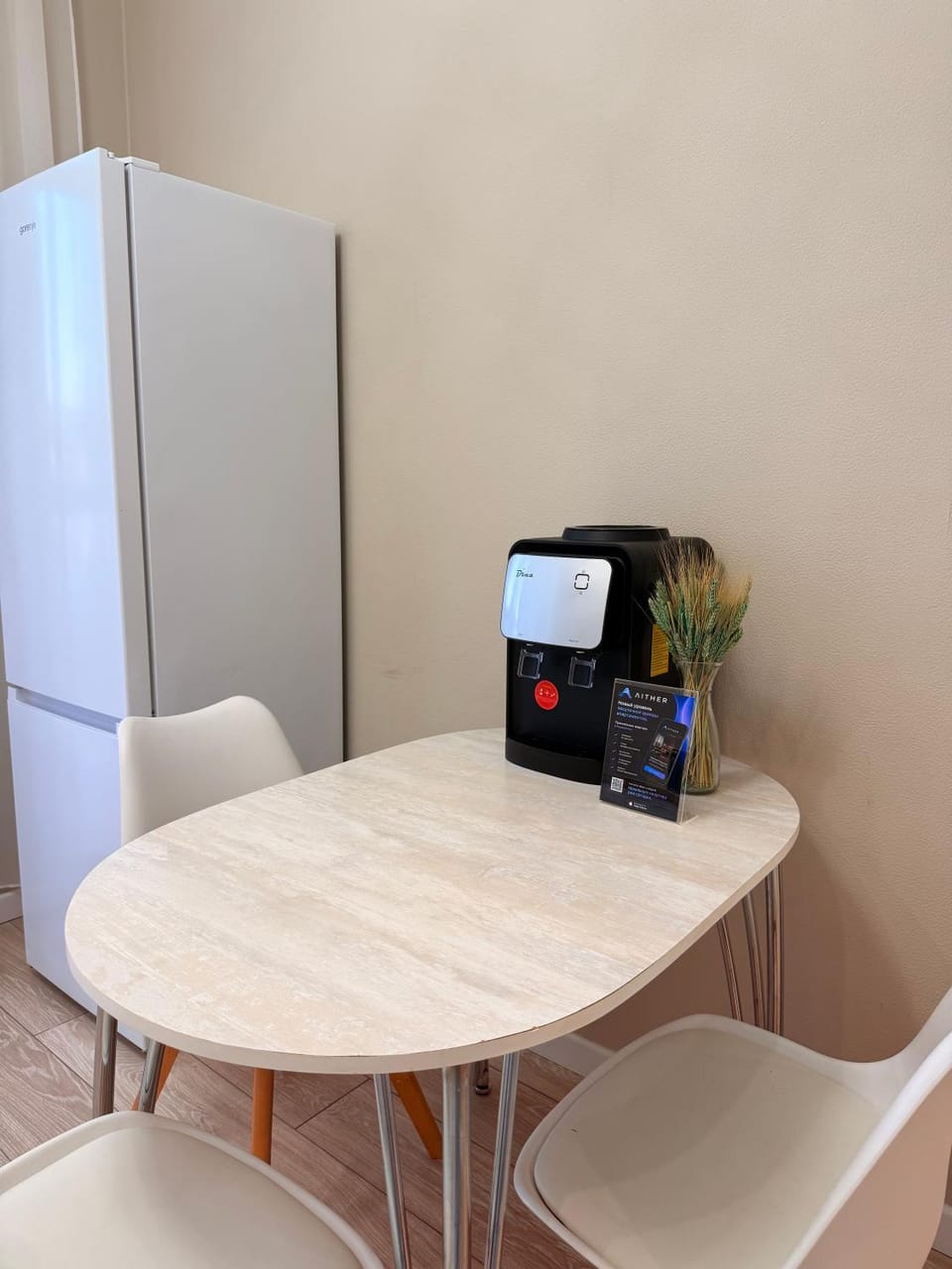 Kitchen or kitchenette, Dining area, minibar