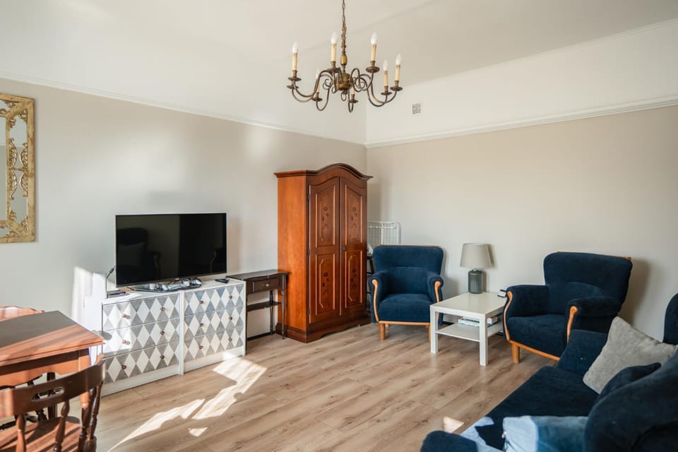 TV and multimedia, Living room, Seating area, wardrobe