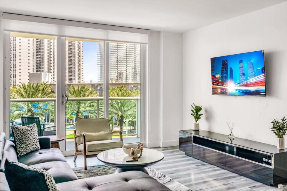 Beachside Oasis Walk Everywhere Apartment in Sunny Isles Beach