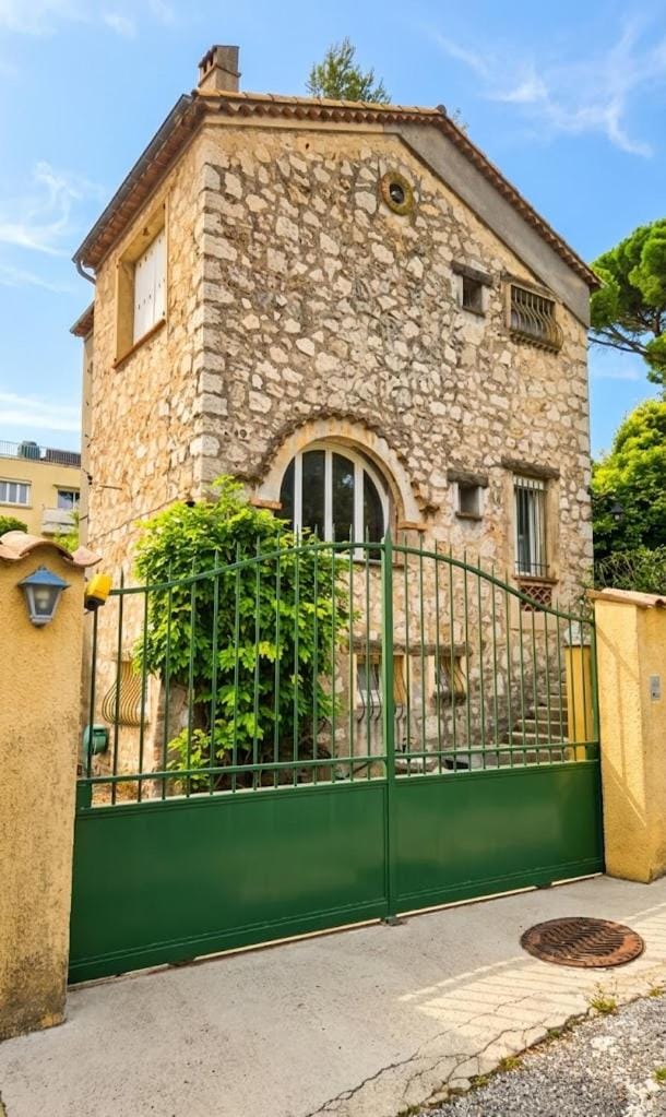 House in Cannes with Private Pool Garden Terrace and Parking House in Cannes