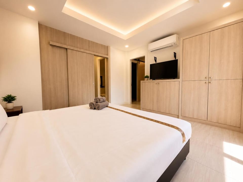 Bed, TV and multimedia, Photo of the whole room, Bedroom, wardrobe